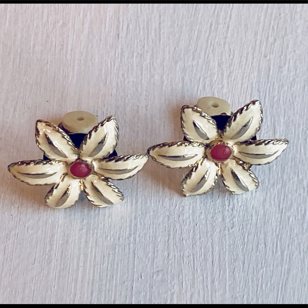 Vintage Floral 🌸 Enamel Clip-On Earrings From 90s